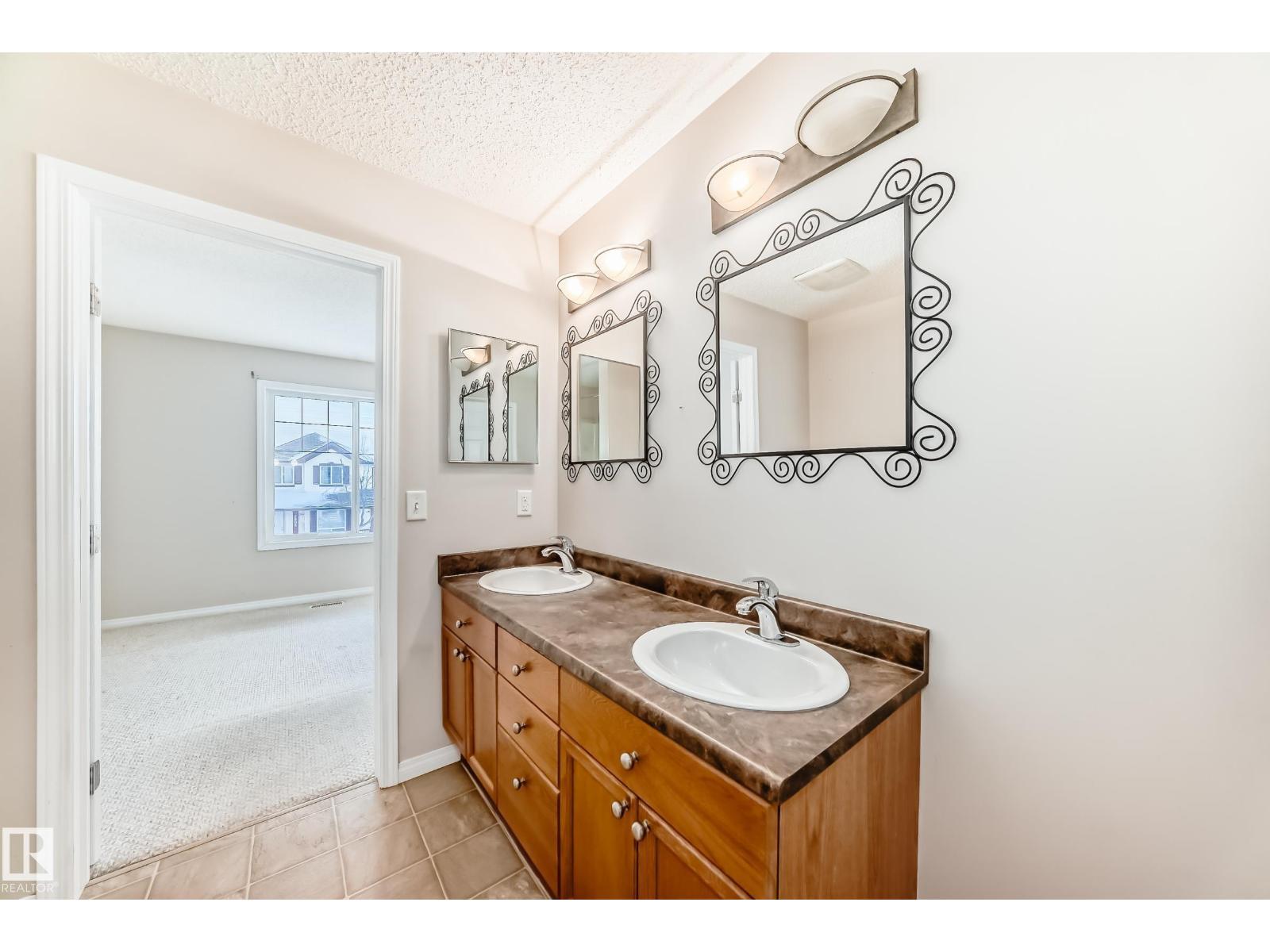 2805 25 St Nw, Edmonton, AB - Indoor Photo Showing Bathroom