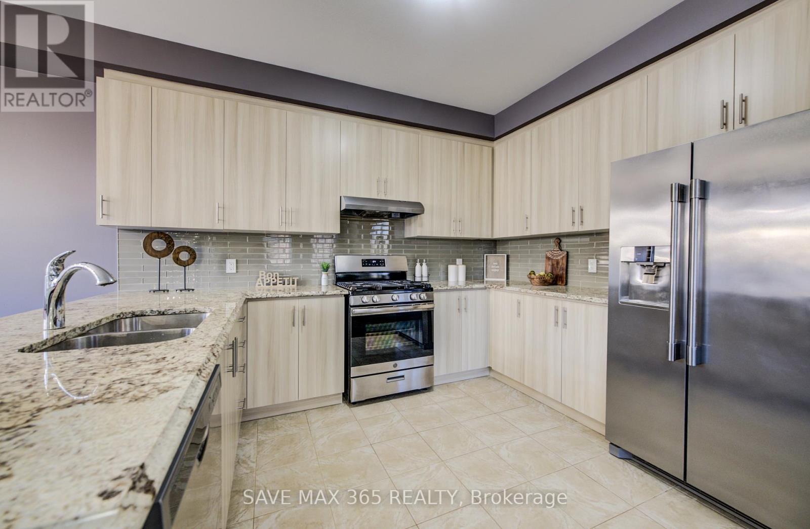 1223 Owls Head Road, Mississauga, ON - Indoor Photo Showing Kitchen With Double Sink
