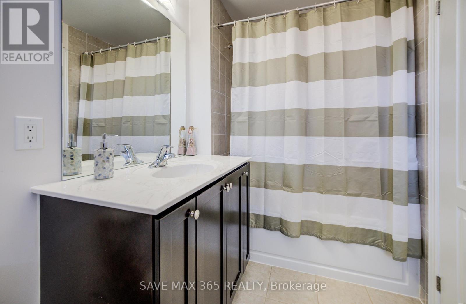 1223 Owls Head Road, Mississauga, ON - Indoor Photo Showing Bathroom