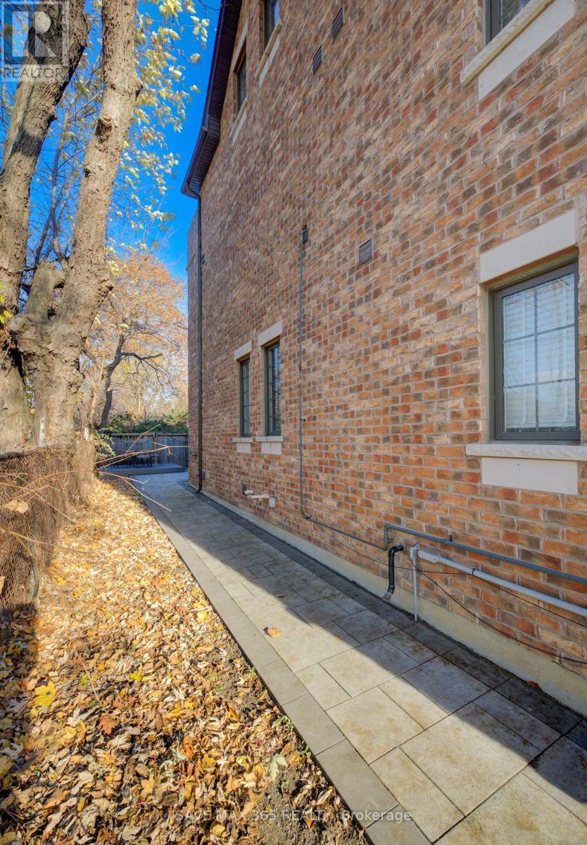 1223 Owls Head Road, Mississauga, ON - Outdoor