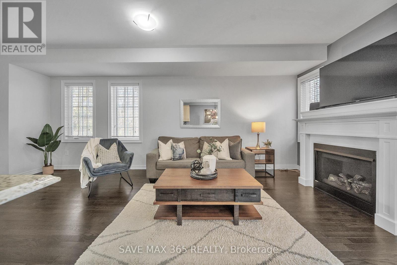 1223 Owls Head Road, Mississauga, ON - Indoor Photo Showing Living Room With Fireplace