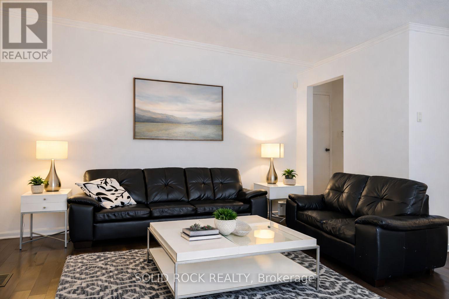 1 Bennett Street, Ottawa, ON - Indoor Photo Showing Living Room