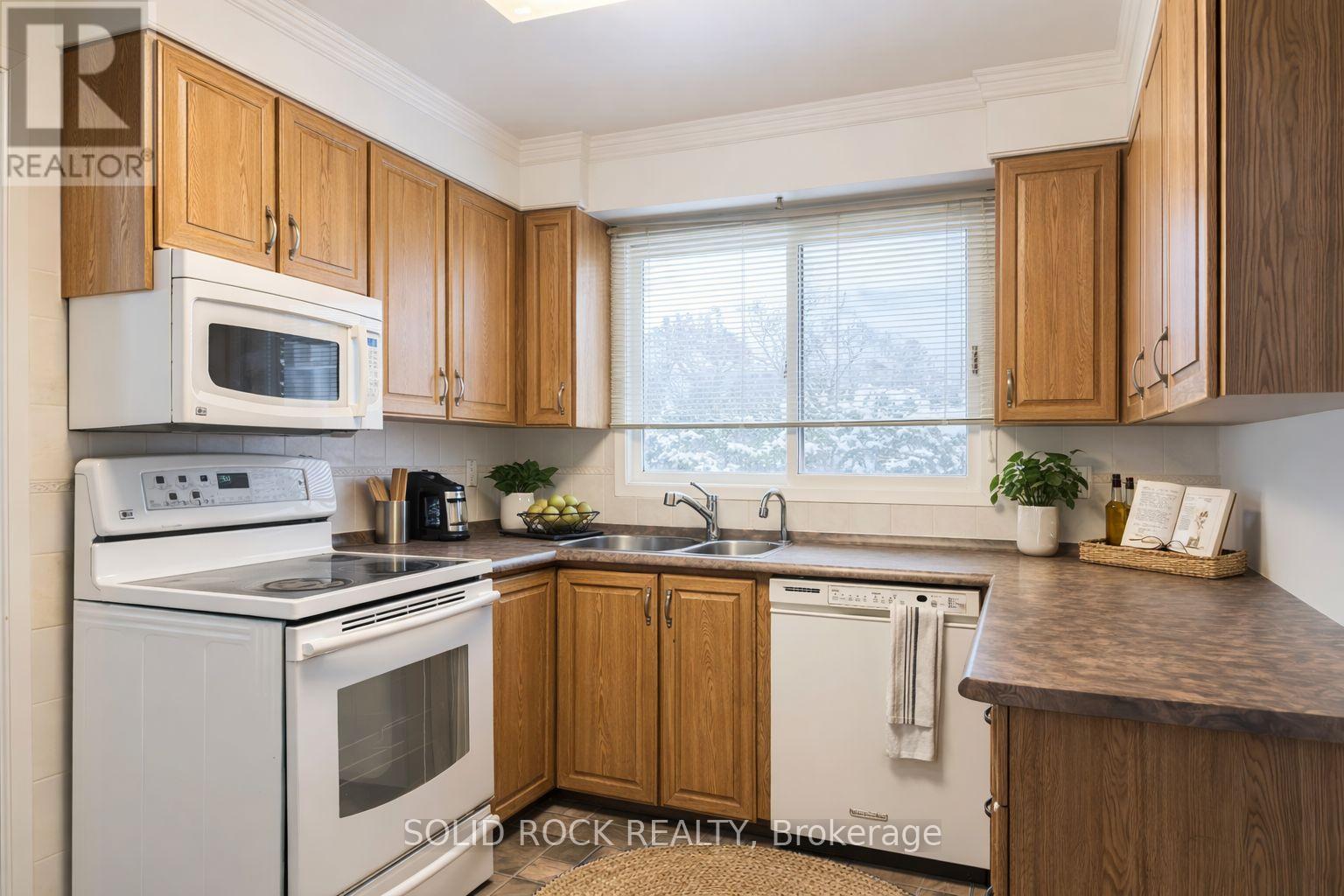 1 Bennett Street, Ottawa, ON - Indoor Photo Showing Kitchen With Double Sink