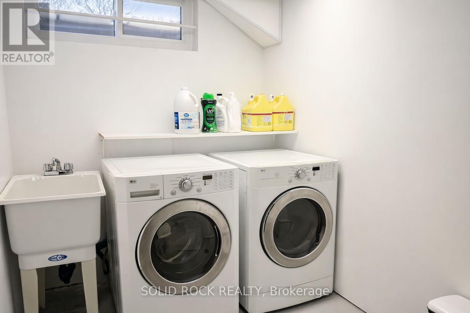 1 Bennett Street, Ottawa, ON - Indoor Photo Showing Laundry Room