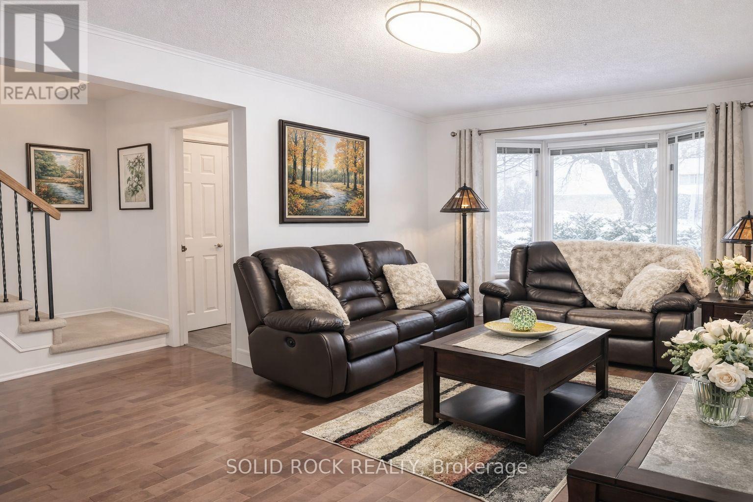 1 Bennett Street, Ottawa, ON - Indoor Photo Showing Living Room