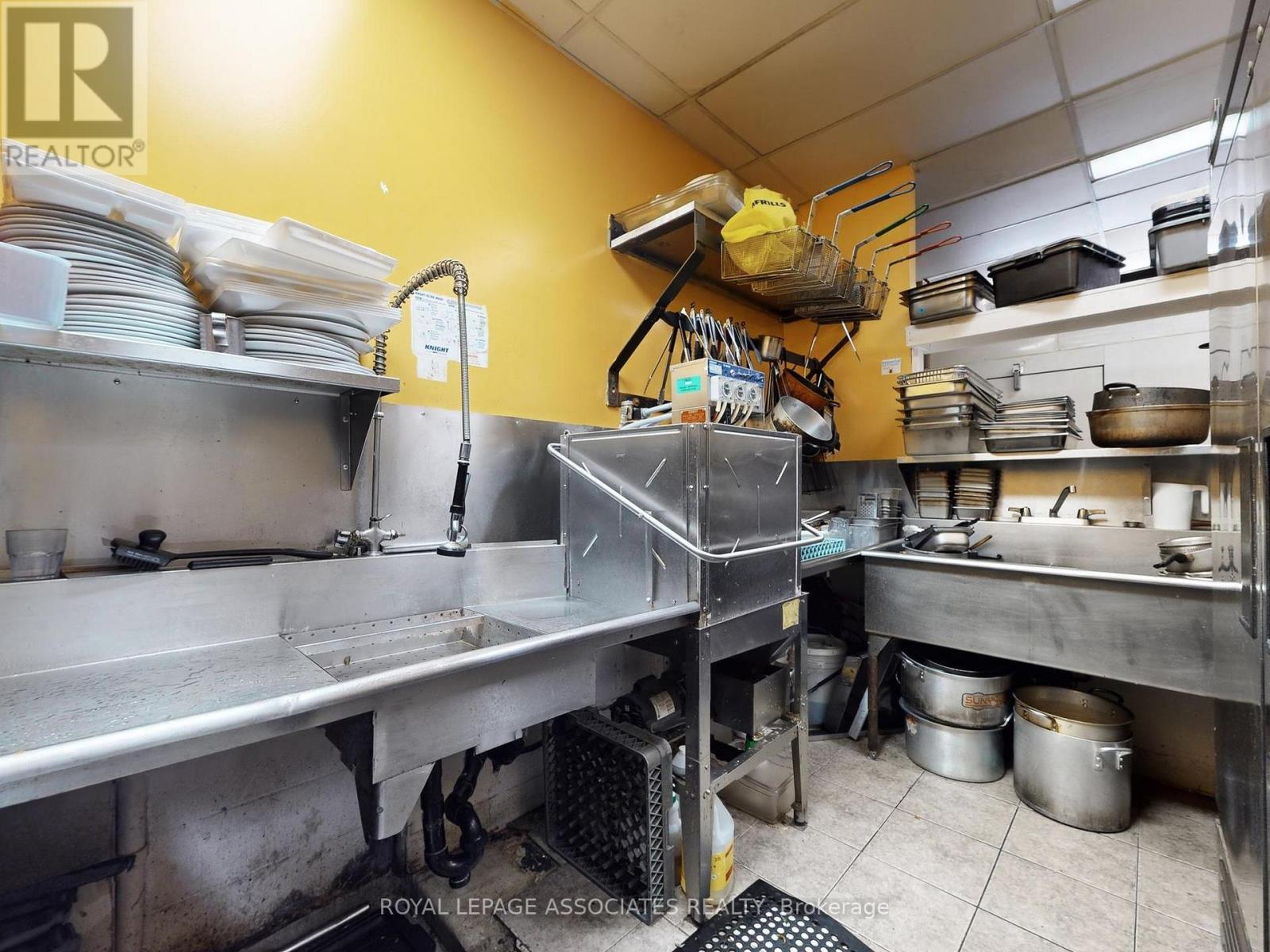 13,14,15 - 2 Steinway Boulevard, Toronto, ON