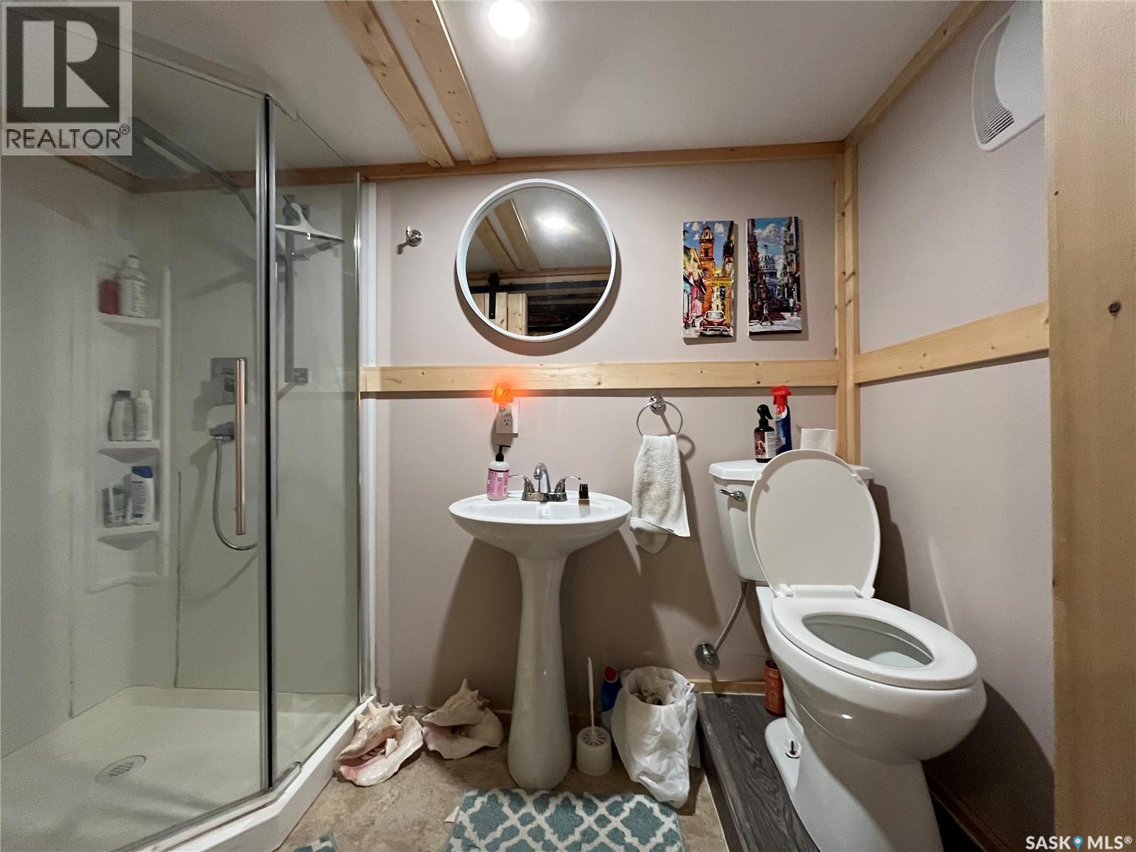 564 10Th Street E, Prince Albert, SK - Indoor Photo Showing Bathroom