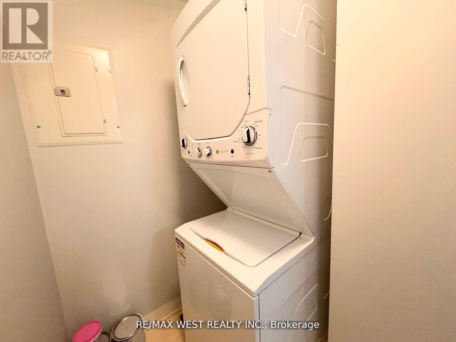 Ph7 - 1700 Eglinton Avenue E, Toronto, ON - Indoor Photo Showing Laundry Room
