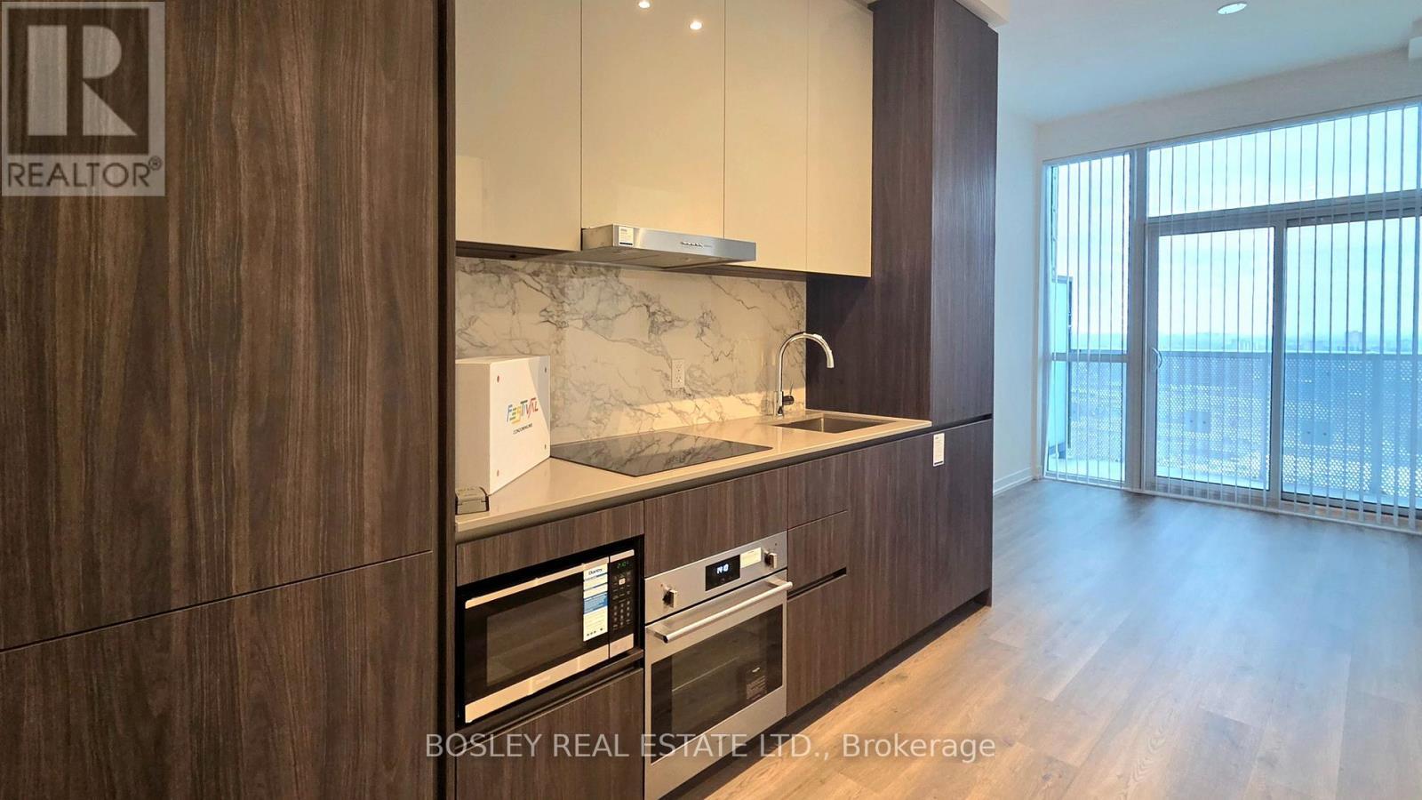 3709 - 8 Interchange Way, Vaughan, ON - Indoor