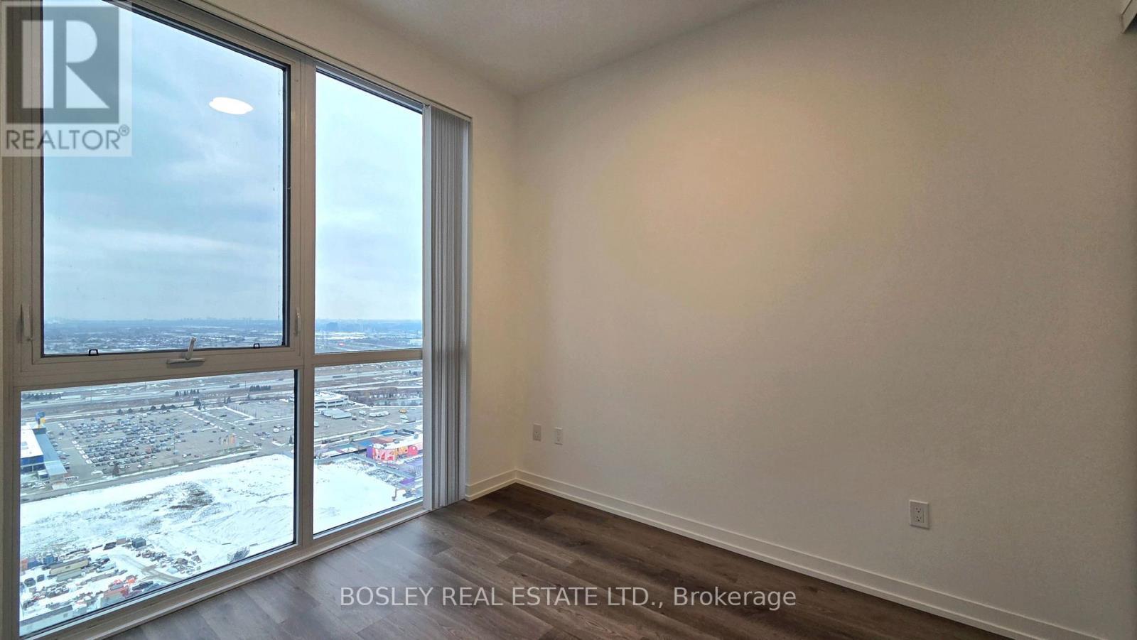 3709 - 8 Interchange Way, Vaughan, ON - Indoor Photo Showing Other Room