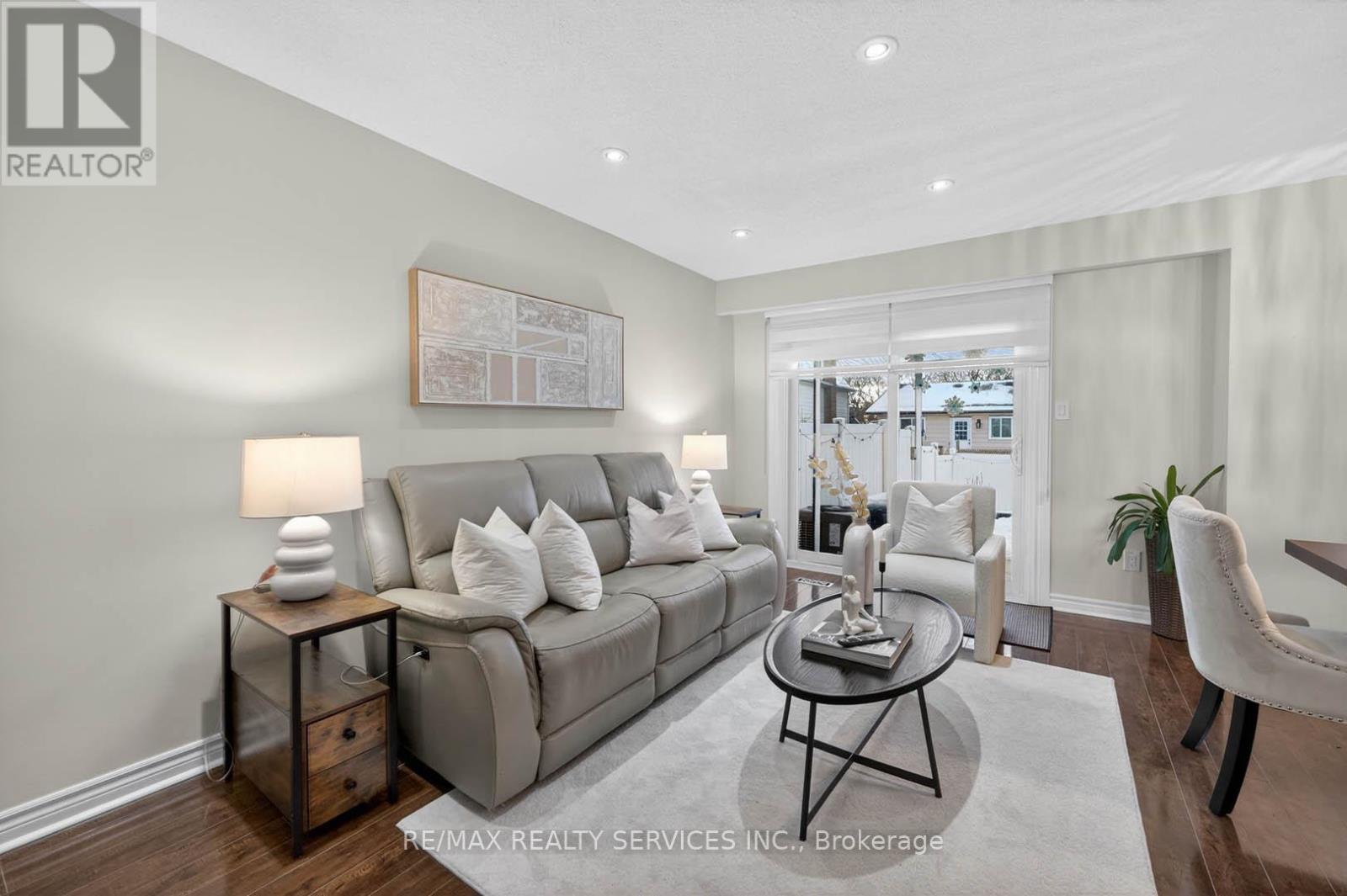 85 Bruce Beer Drive, Brampton, ON - Indoor Photo Showing Living Room