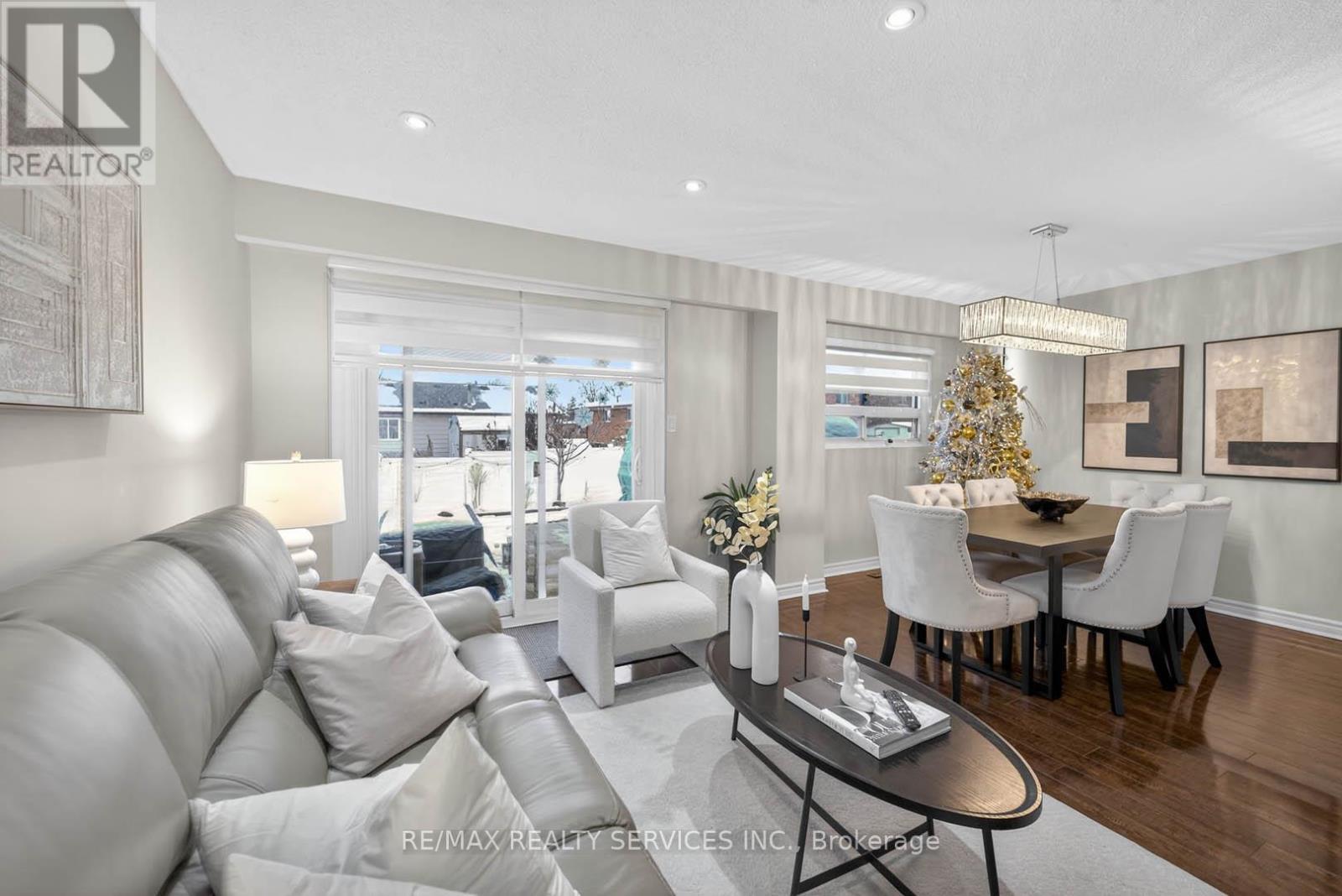 85 Bruce Beer Drive, Brampton, ON - Indoor Photo Showing Living Room