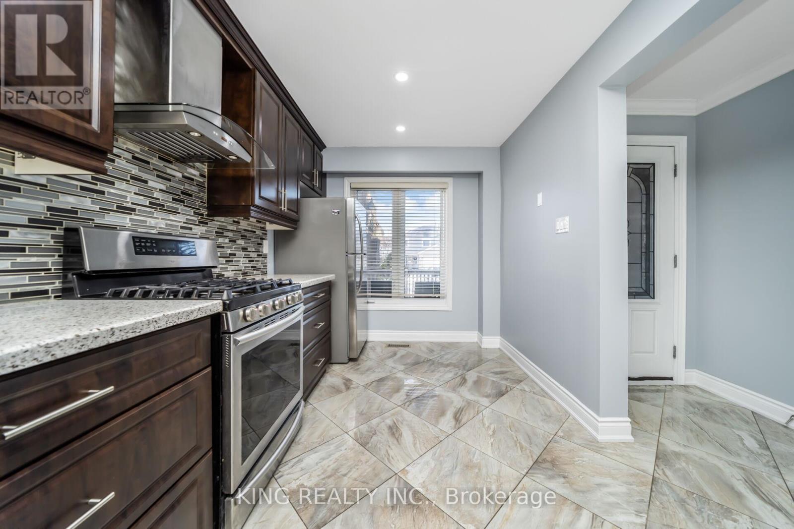 3 Nottawasaga Crescent, Brampton, ON - Indoor Photo Showing Kitchen