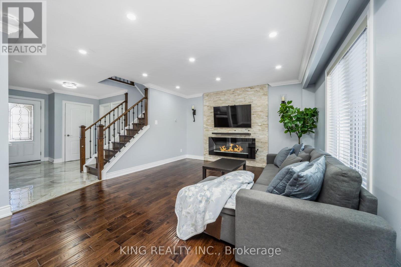 3 Nottawasaga Crescent, Brampton, ON - Indoor Photo Showing Living Room With Fireplace