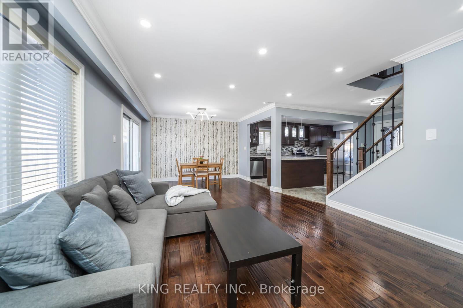 3 Nottawasaga Crescent, Brampton, ON - Indoor Photo Showing Living Room