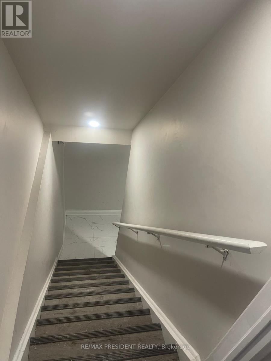 Lower Unit - 46 Old Cleeve Crescent, Brampton, ON - Indoor