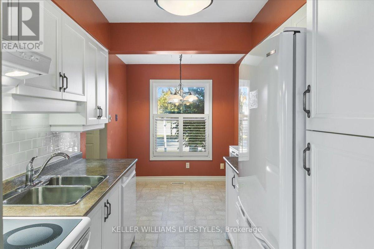 26 - 1845 Aldersbrook Road, London North (North F), ON - Indoor Photo Showing Kitchen With Double Sink