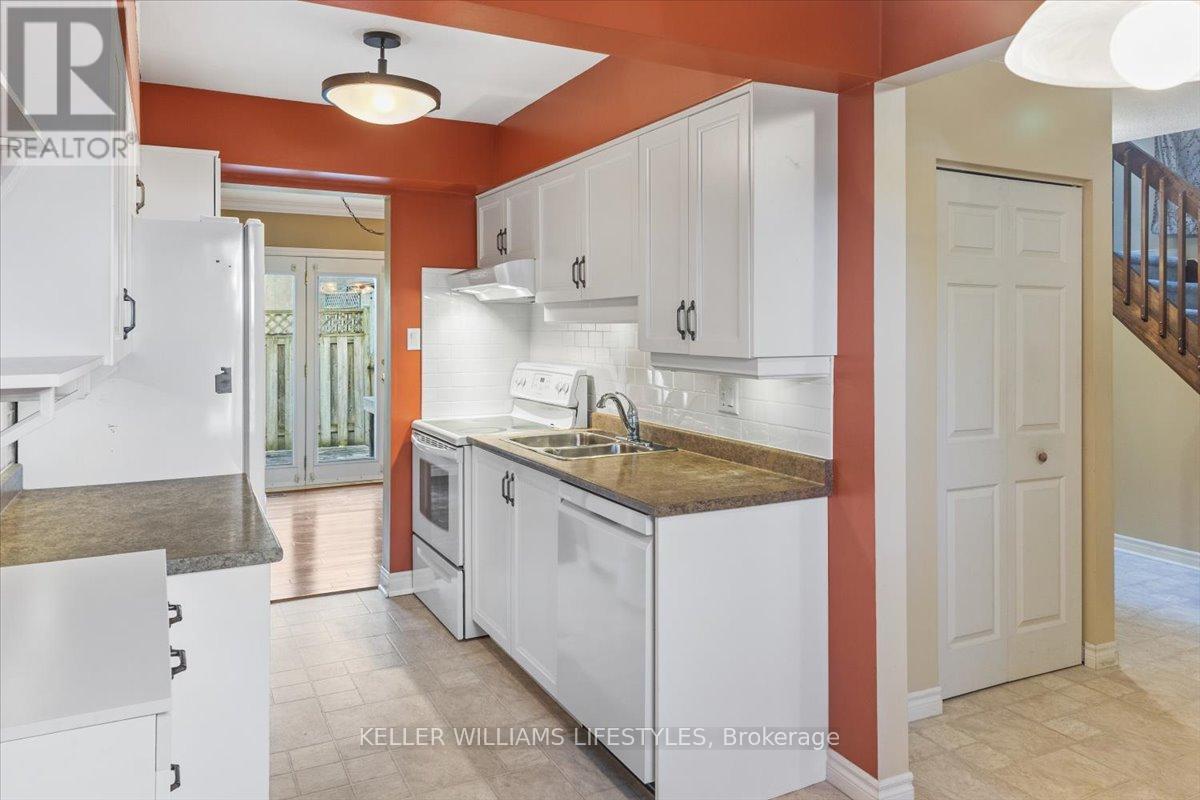 26 - 1845 Aldersbrook Road, London North (North F), ON - Indoor Photo Showing Kitchen With Double Sink