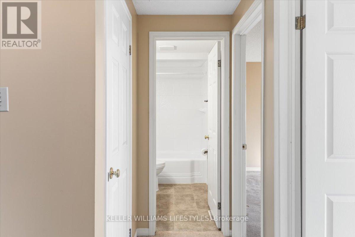 26 - 1845 Aldersbrook Road, London North (North F), ON - Indoor Photo Showing Other Room