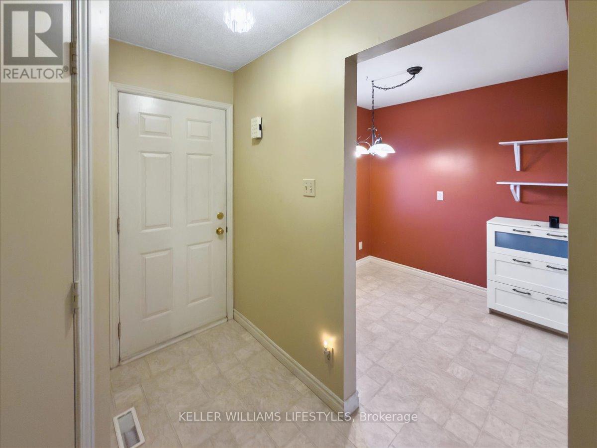 26 - 1845 Aldersbrook Road, London North (North F), ON - Indoor Photo Showing Other Room