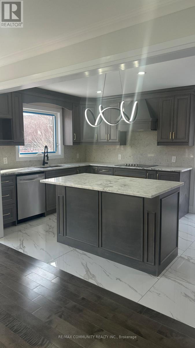 67 Conley Street, Vaughan, ON - Indoor Photo Showing Kitchen With Upgraded Kitchen