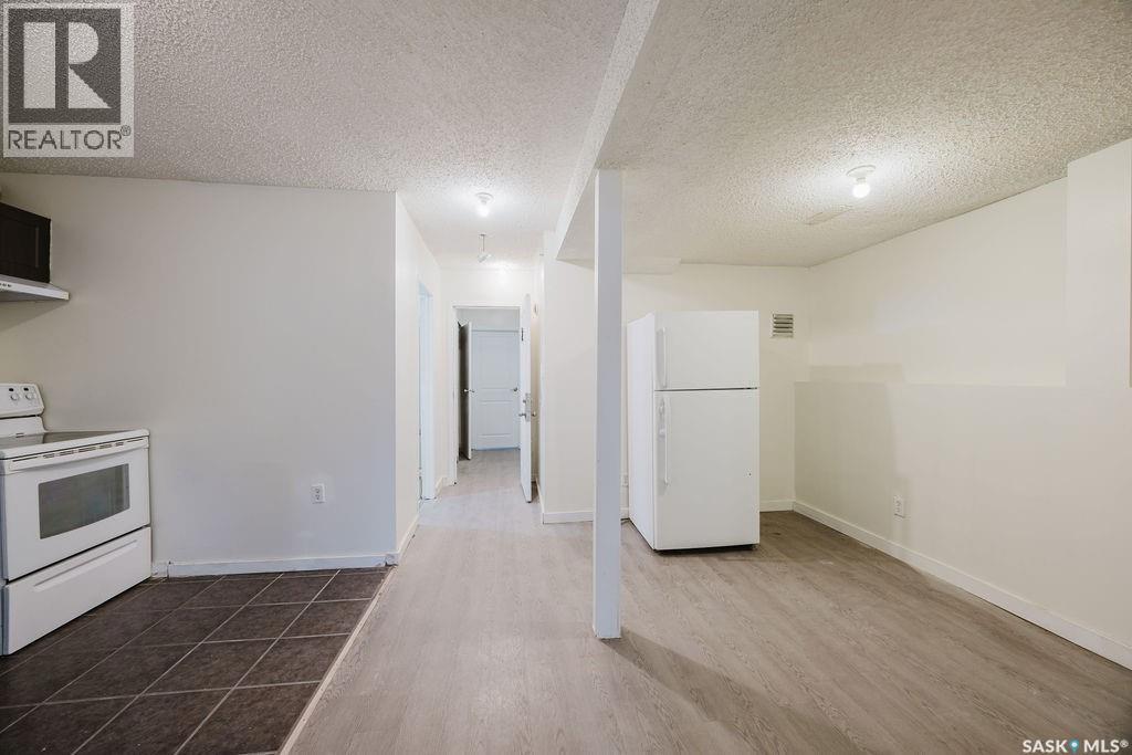 337 U Avenue S, Saskatoon, SK - Indoor Photo Showing Kitchen