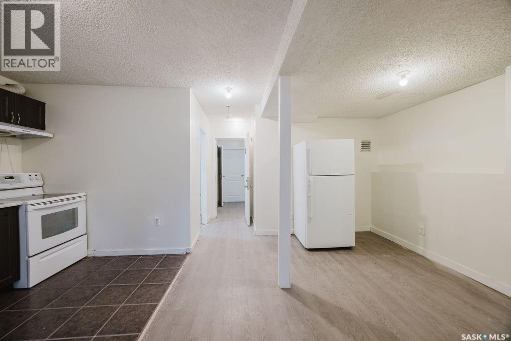 337 U Avenue S, Saskatoon, SK - Indoor Photo Showing Kitchen