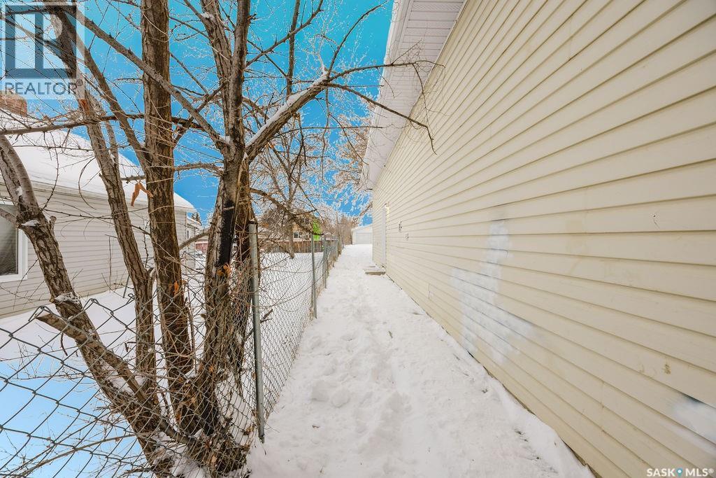 337 U Avenue S, Saskatoon, SK - Outdoor