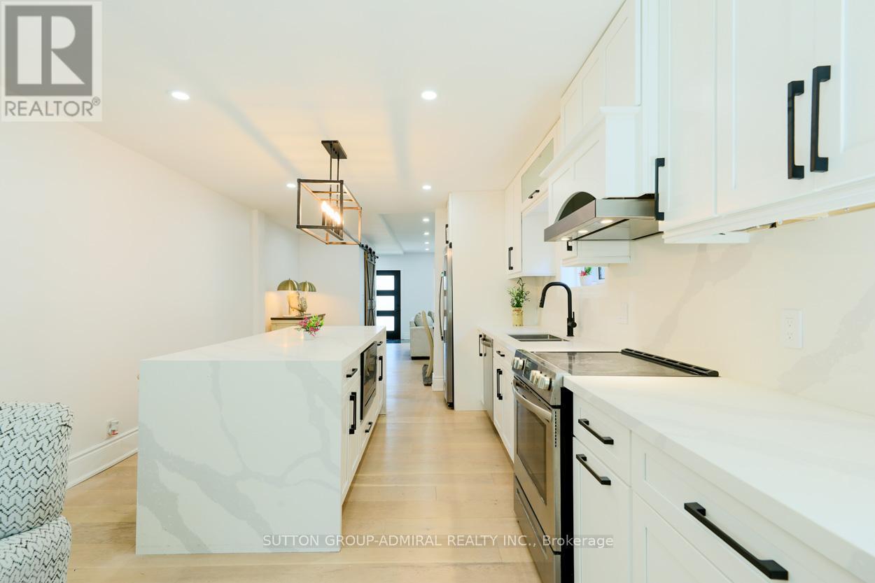 Main & 2Nd - 70 Carlaw Avenue, Toronto, ON - Indoor Photo Showing Kitchen With Upgraded Kitchen