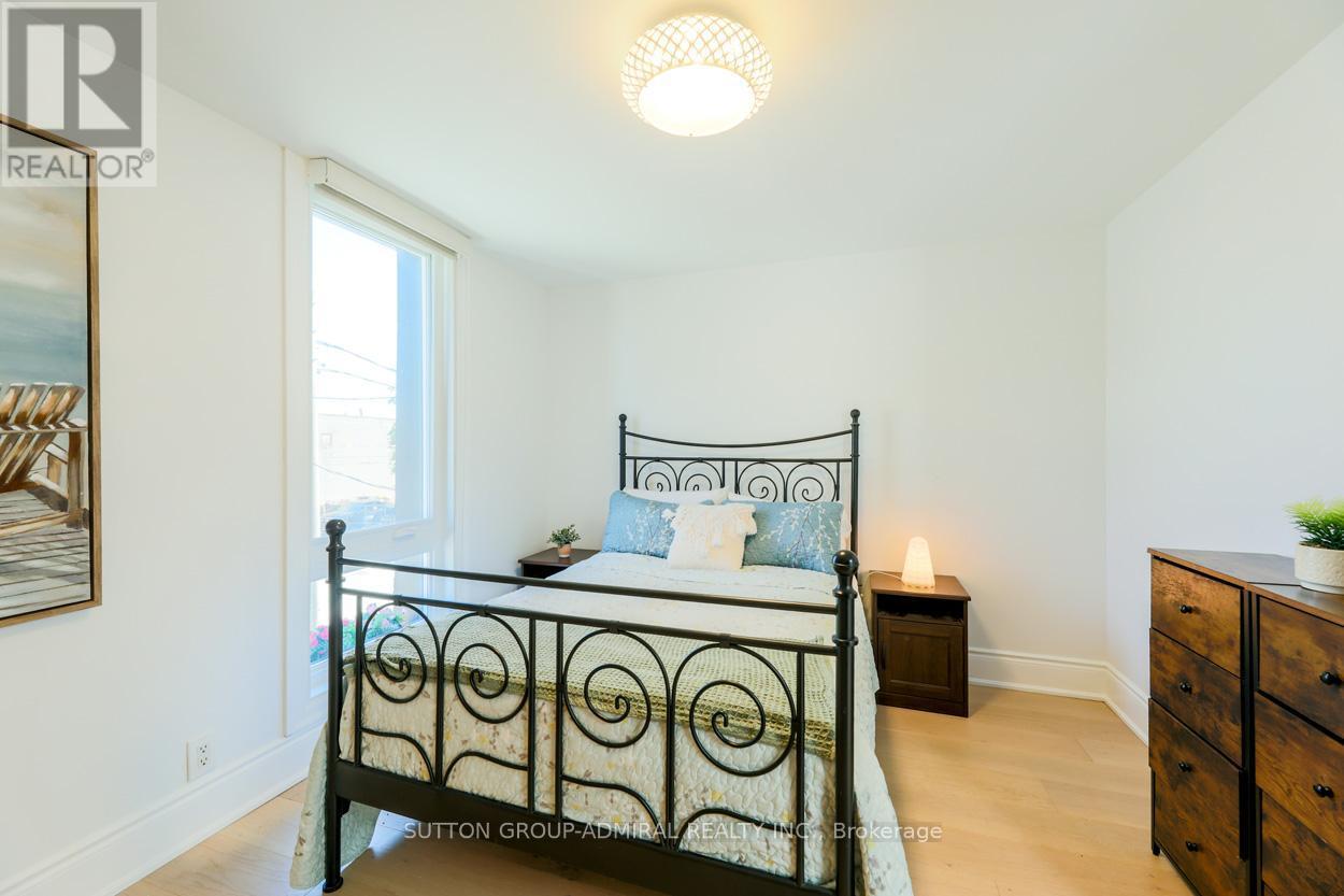 Main & 2Nd - 70 Carlaw Avenue, Toronto, ON - Indoor Photo Showing Bedroom