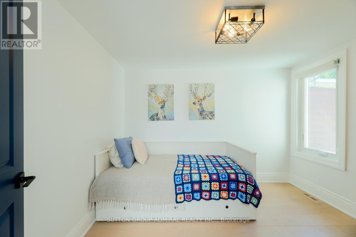 Main & 2Nd - 70 Carlaw Avenue, Toronto, ON - Indoor Photo Showing Bedroom