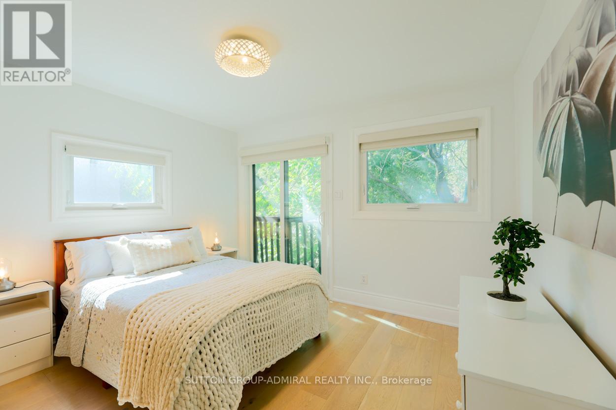 Main & 2Nd - 70 Carlaw Avenue, Toronto, ON - Indoor Photo Showing Bedroom