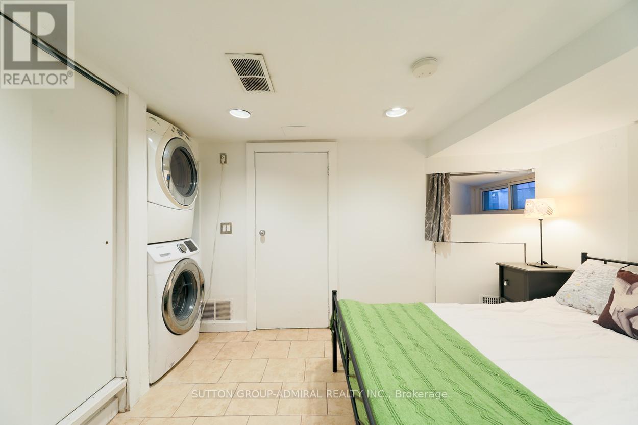 Bsmt - 70 Carlaw Avenue, Toronto, ON - Indoor Photo Showing Laundry Room