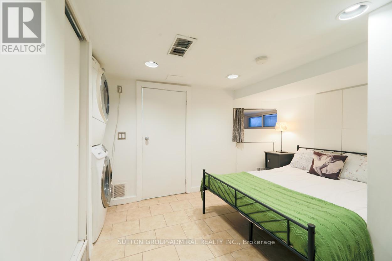 Bsmt - 70 Carlaw Avenue, Toronto, ON - Indoor Photo Showing Bedroom