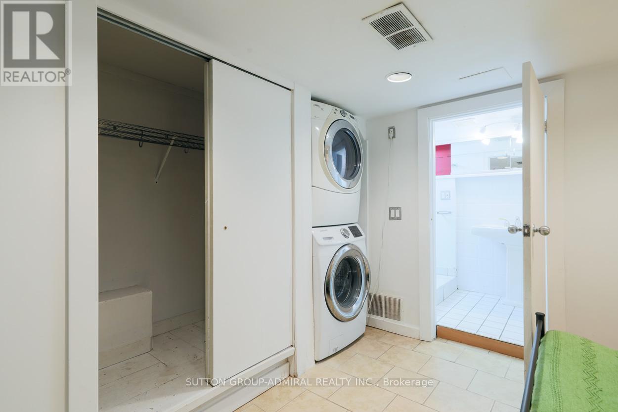 Bsmt - 70 Carlaw Avenue, Toronto, ON - Indoor Photo Showing Laundry Room