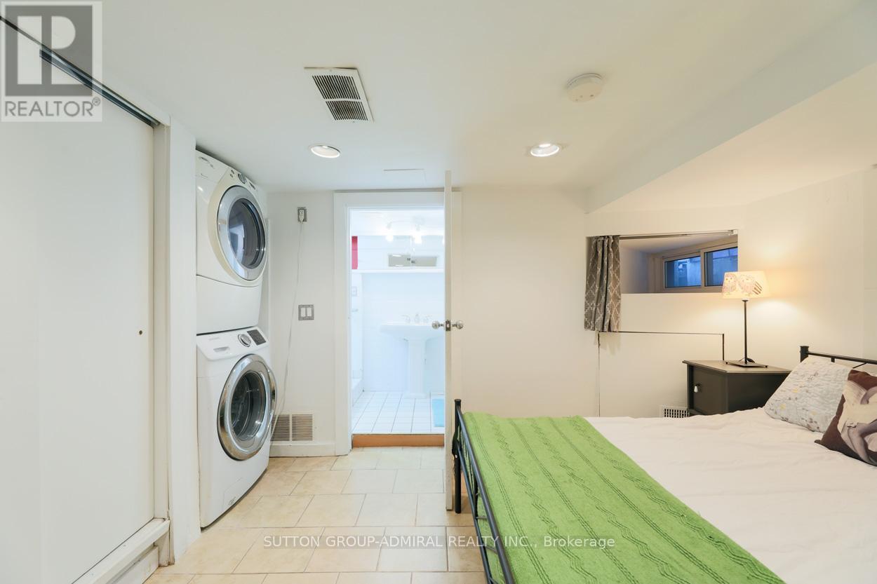 Bsmt - 70 Carlaw Avenue, Toronto, ON - Indoor Photo Showing Laundry Room