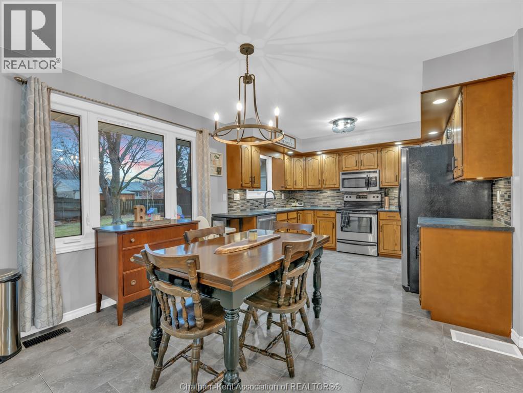 48 Alpine Avenue, Chatham, ON - Indoor