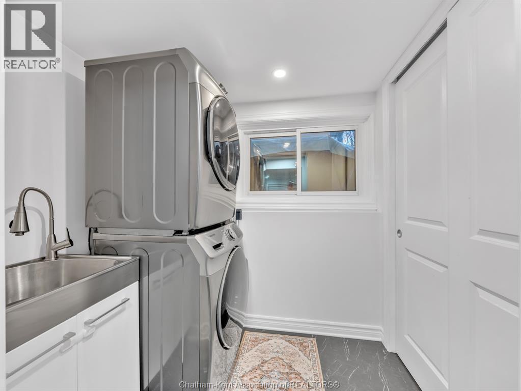 48 Alpine Avenue, Chatham, ON - Indoor Photo Showing Laundry Room