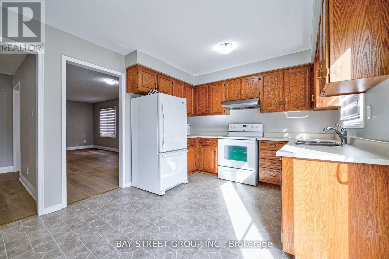 65 Michener Crescent, Markham, ON - Indoor Photo Showing Kitchen With Double Sink
