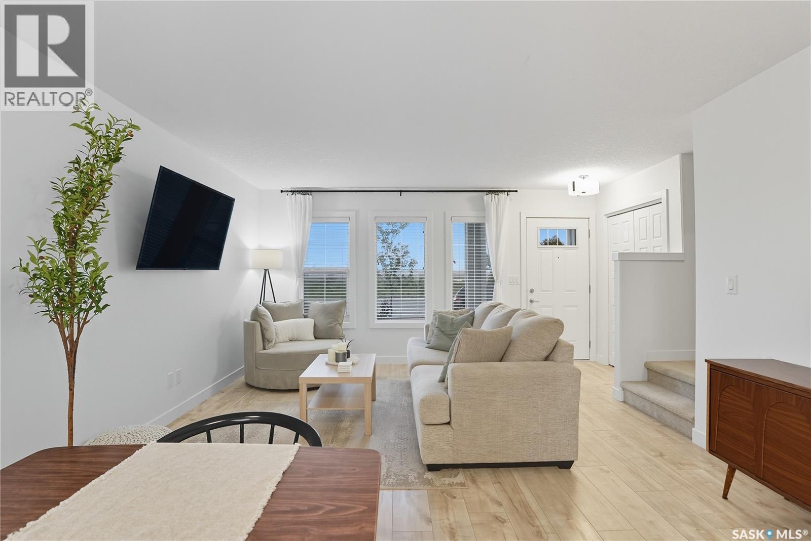 304 Mcormond Drive, Saskatoon, SK - Indoor Photo Showing Living Room