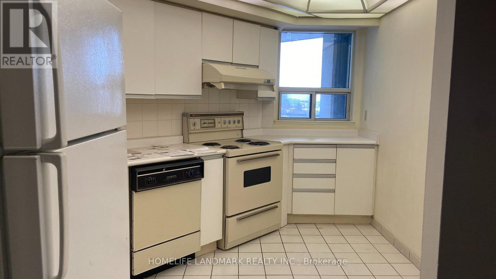 1217 - 4725 Sheppard Avenue E, Toronto, ON - Indoor Photo Showing Kitchen