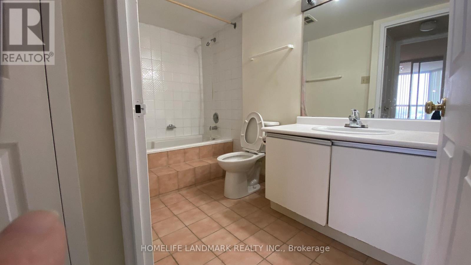 1217 - 4725 Sheppard Avenue E, Toronto, ON - Indoor Photo Showing Bathroom