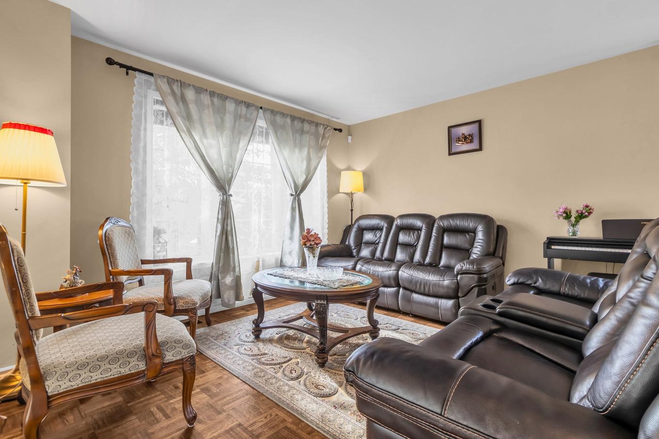 Living room - 4946 Rue Évariste-Chaurette, Montréal (Pierrefonds-Roxboro), QC - Indoor Photo Showing Living Room