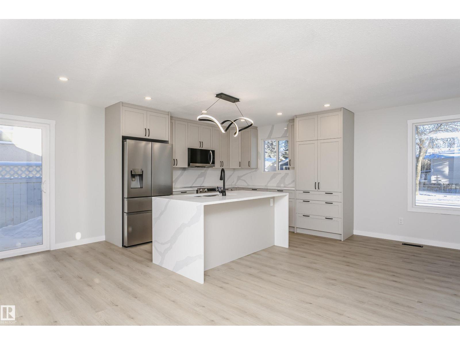 67 Lambert Cr, St. Albert, AB - Indoor Photo Showing Kitchen With Upgraded Kitchen