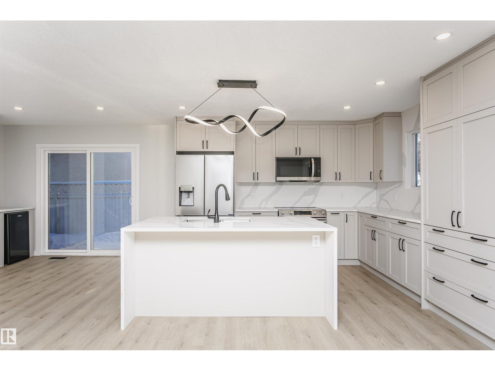 67 Lambert Cr, St. Albert, AB - Indoor Photo Showing Kitchen With Upgraded Kitchen