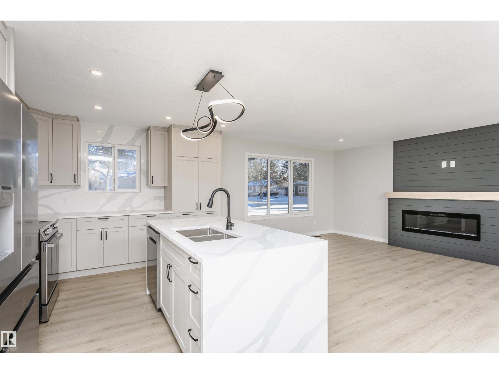 67 Lambert Cr, St. Albert, AB - Indoor Photo Showing Kitchen With Double Sink With Upgraded Kitchen