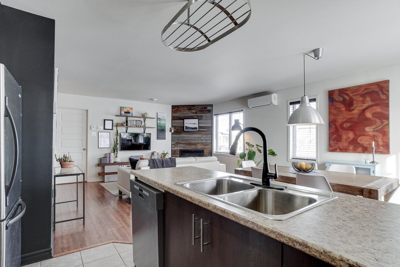 Cuisine - C-1416 Rue Des Outaouais, Repentigny (Repentigny), QC - Indoor Photo Showing Kitchen With Double Sink