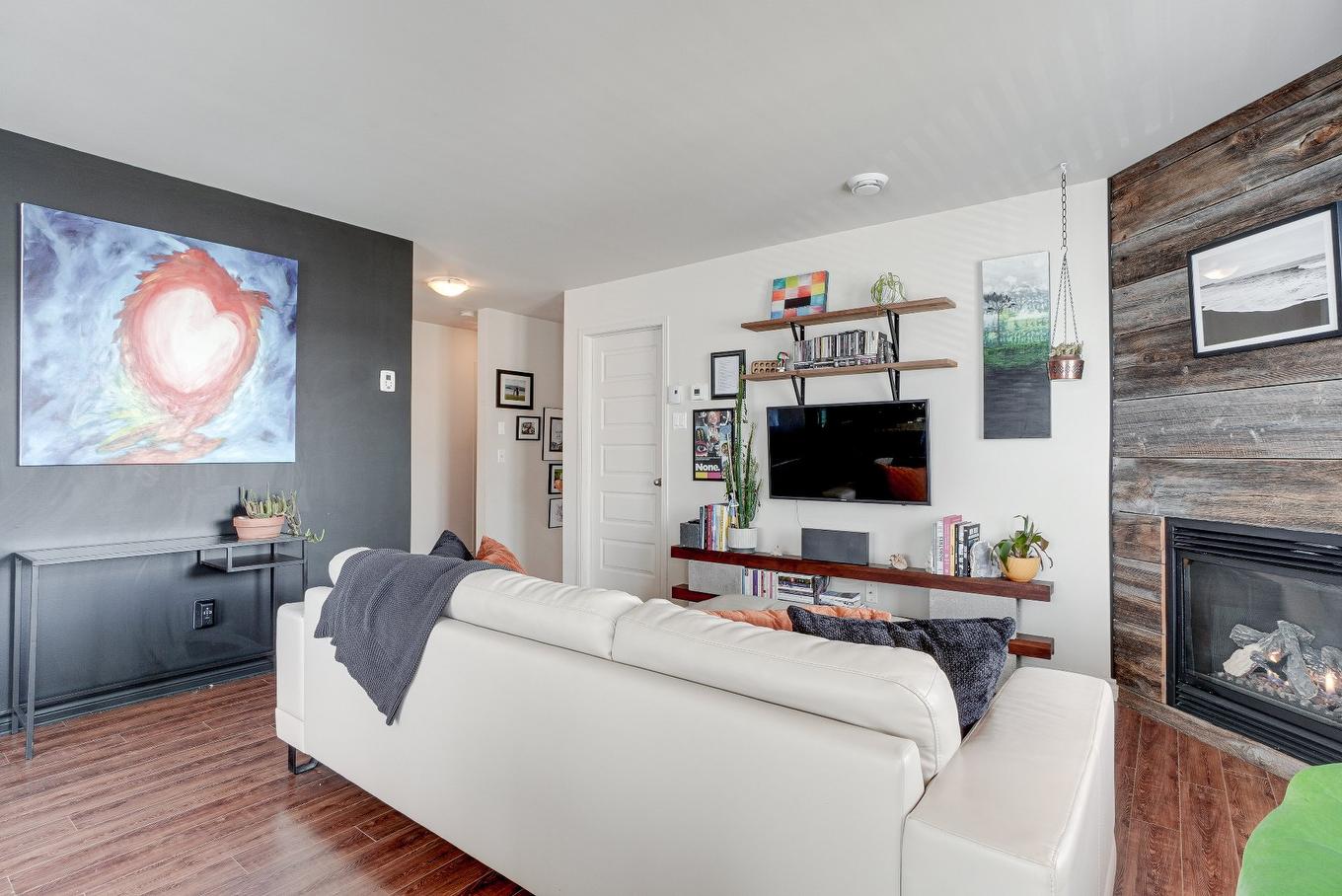 Salon - C-1416 Rue Des Outaouais, Repentigny (Repentigny), QC - Indoor Photo Showing Living Room With Fireplace