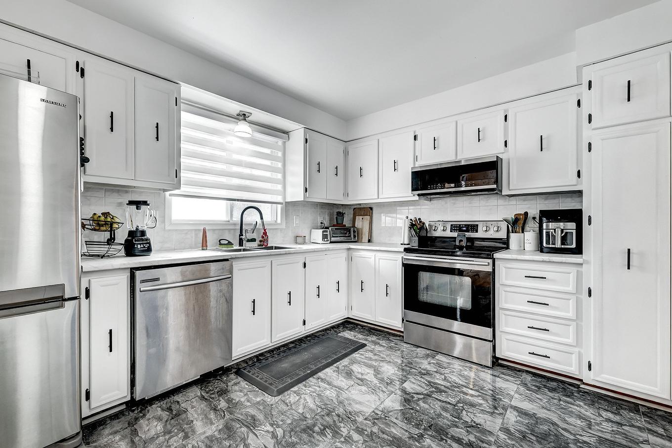 Kitchen - 90 Rue Audubon, Dollard-Des-Ormeaux, QC - Indoor Photo Showing Kitchen