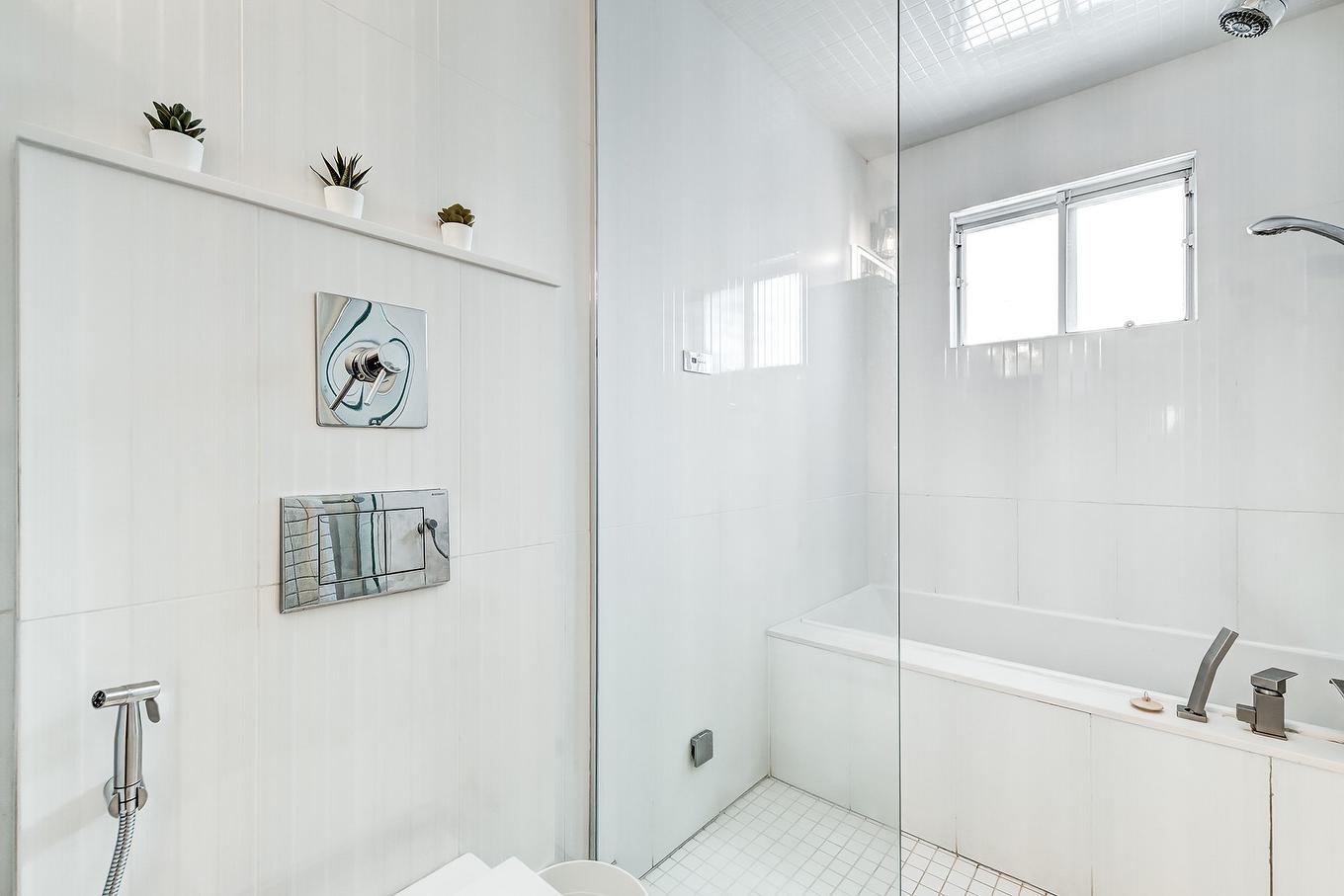 Bathroom - 90 Rue Audubon, Dollard-Des-Ormeaux, QC - Indoor Photo Showing Bathroom